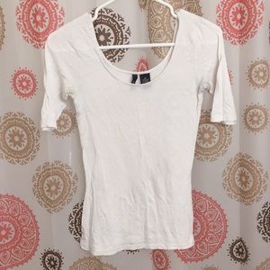 Mid length sleeved shirt